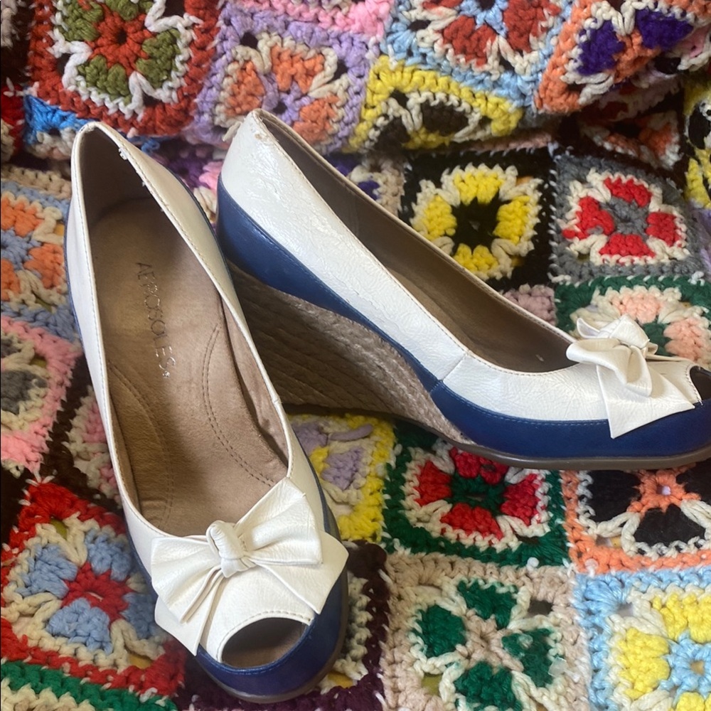 Aerosols- Cream and Blue Wedge - bow detail - vibtage 90’s- espadrille heels